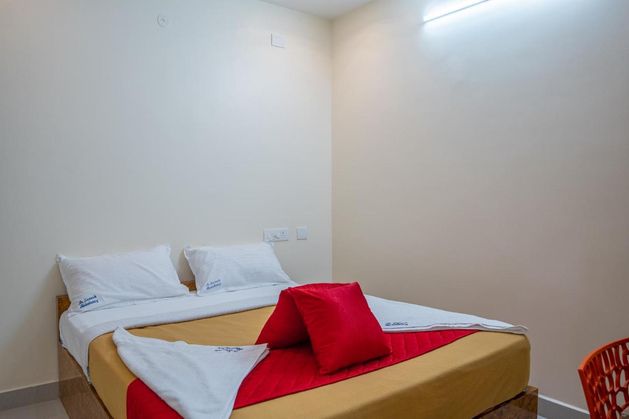 Le Suresh Guest House Пудучеррі Екстер'єр фото