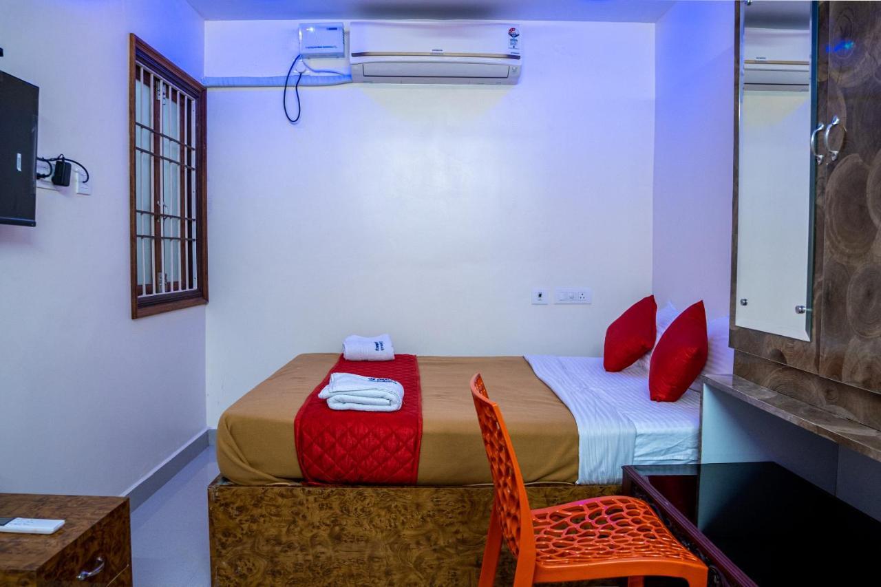 Le Suresh Guest House Пудучеррі Екстер'єр фото